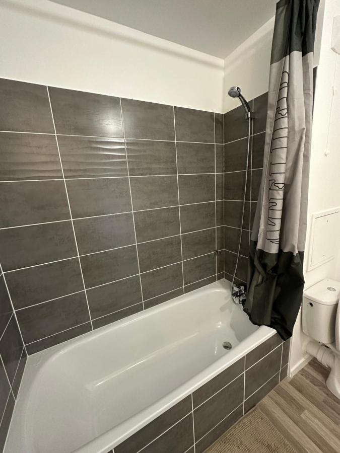 Agreable 2 Pieces Avec Balcon Et Parking Transports By Immo Kit Bnb Sarcelles Exterior photo