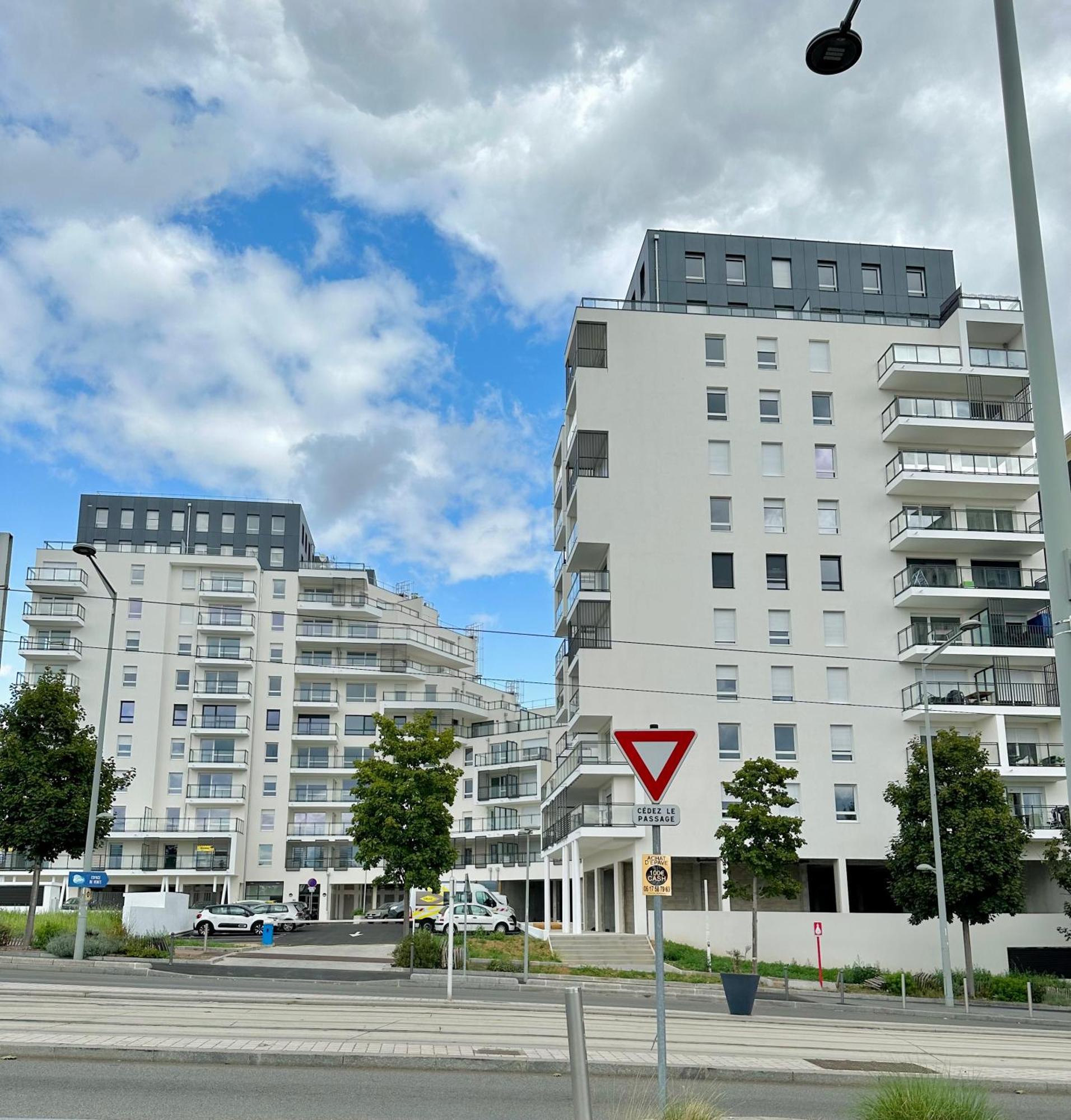 Agreable 2 Pieces Avec Balcon Et Parking Transports By Immo Kit Bnb Sarcelles Exterior photo